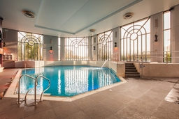 WAVE Spa and Wellness at Crowne Plaza Gerrards Cross Logo